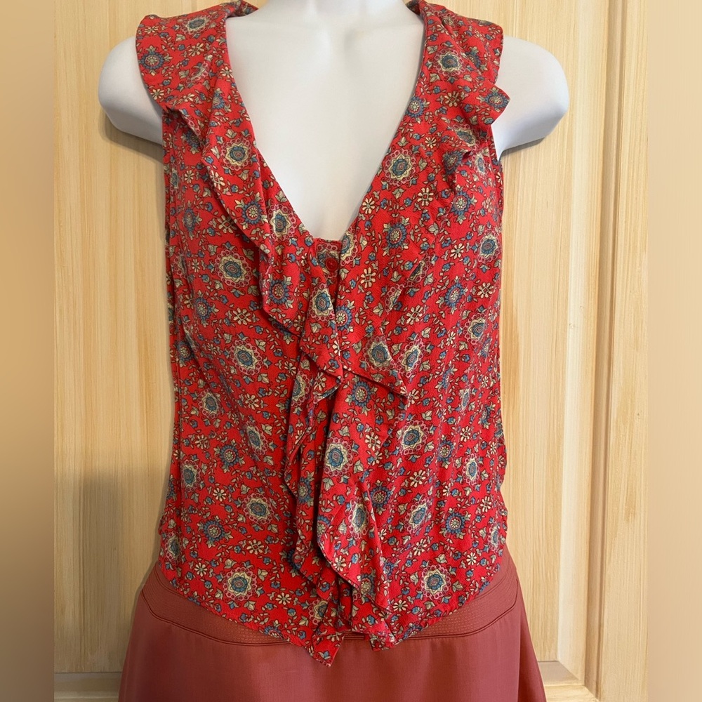 Junior buttons down top. Size 5-6.